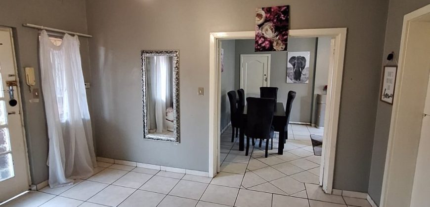 Immaculate 2 Bedroom apartment for Sale in Cyrildene.