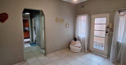 Immaculate 2 Bedroom apartment for Sale in Cyrildene.