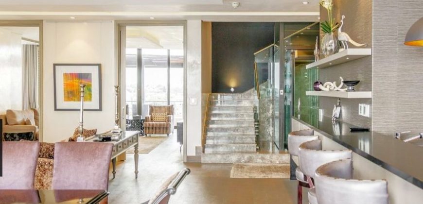 Feel on top of the world with this penthouse located in  DaVinci Hotel Sandton.