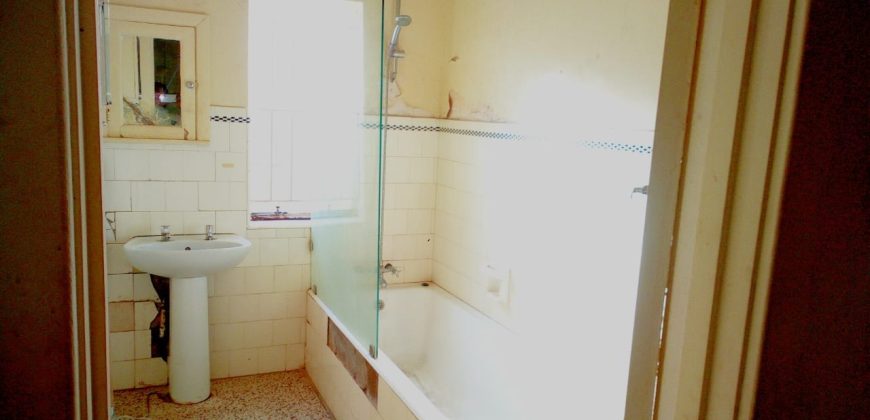 Calling All Investors to this Multi- Tenanted House with 3 Studio Apartments.