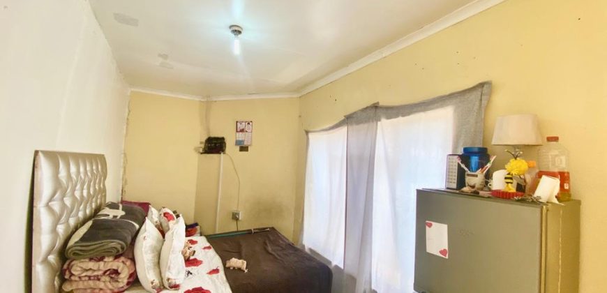 Prime Investment Opportunity: 16-Room Property with Lucrative Returns