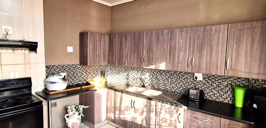 Secure and spacious 2 Bedroom Apartment in Cyrildene