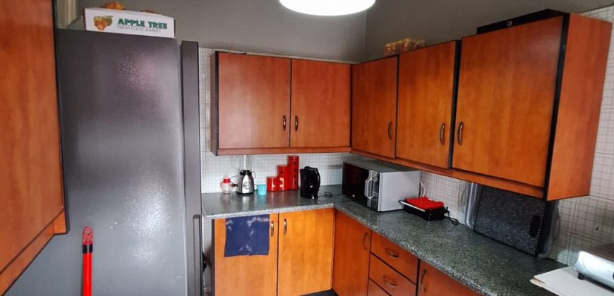 Immaculate 2 Bedroom apartment for Sale in Cyrildene.