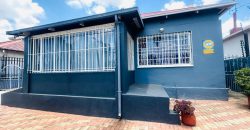 Family home with cottage in Kensington