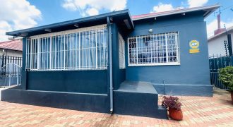 Family home with cottage in Kensington