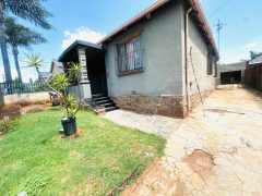 Comfortable living in Kensington.