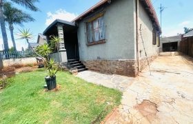 Comfortable living in Kensington.