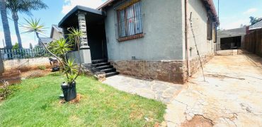 Comfortable living in Kensington.