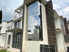 Delightful and sophisticated cluster in Bedfordview.