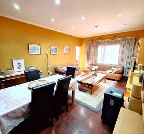 Secure and spacious 2 Bedroom Apartment in Cyrildene