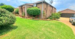 Spacious Family Home with Pool & Cottage