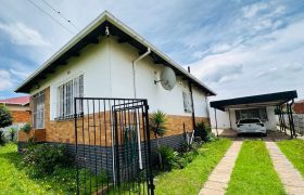 Family living with income potential in Homestead