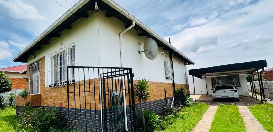 Family living with income potential in Homestead