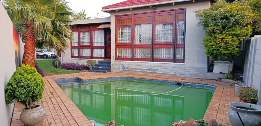 Well-sized Family Home with Pool and Office