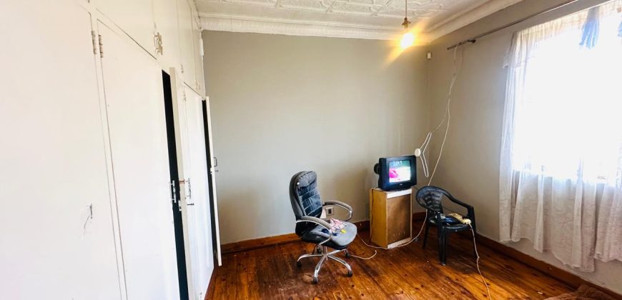 Comfortable living in Kensington.