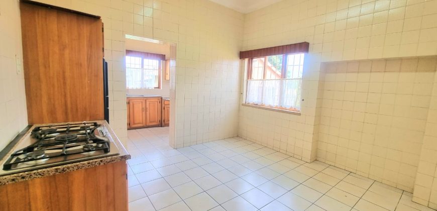 Spacious Family Home with Pool & Cottage