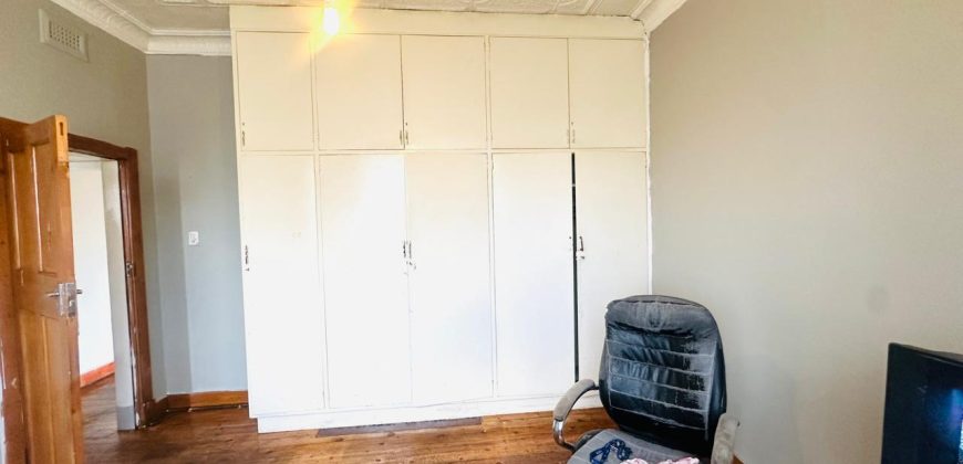 Comfortable living in Kensington.