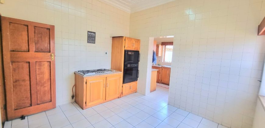 Spacious Family Home with Pool & Cottage