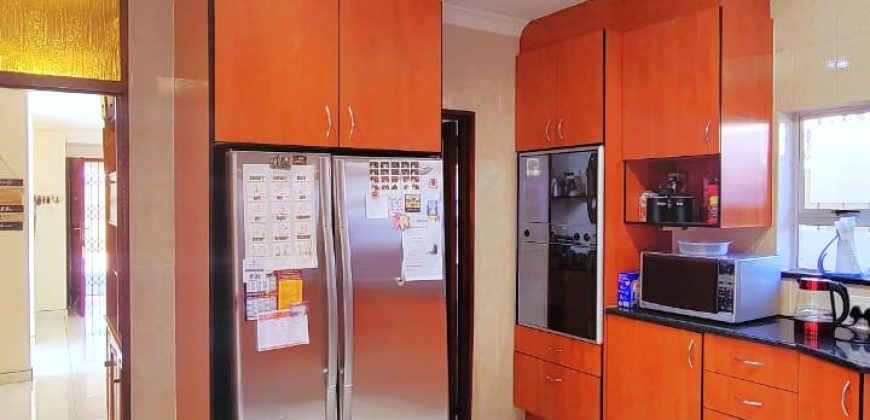 Absolutely spotless, charming and magnificent family home in Bruma.