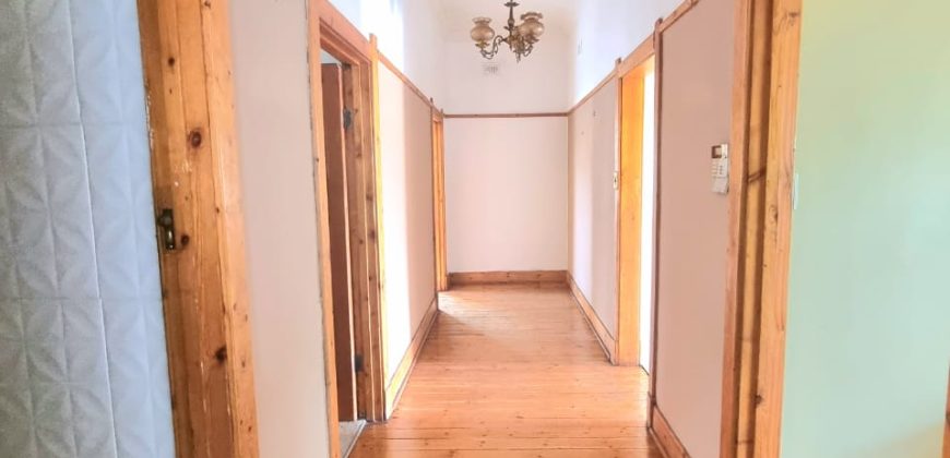 Spacious Family Home with Pool & Cottage