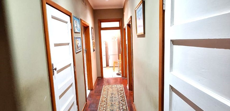 Secure and spacious 2 Bedroom Apartment in Cyrildene