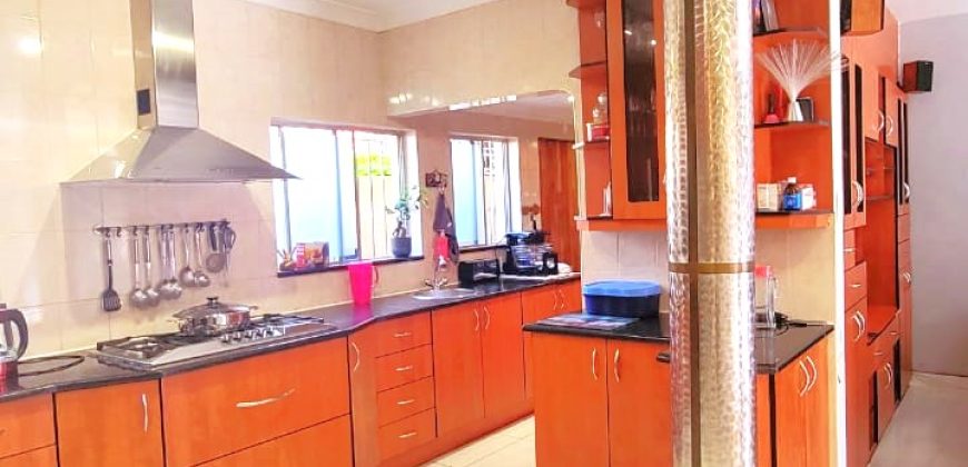 Absolutely spotless, charming and magnificent family home in Bruma.