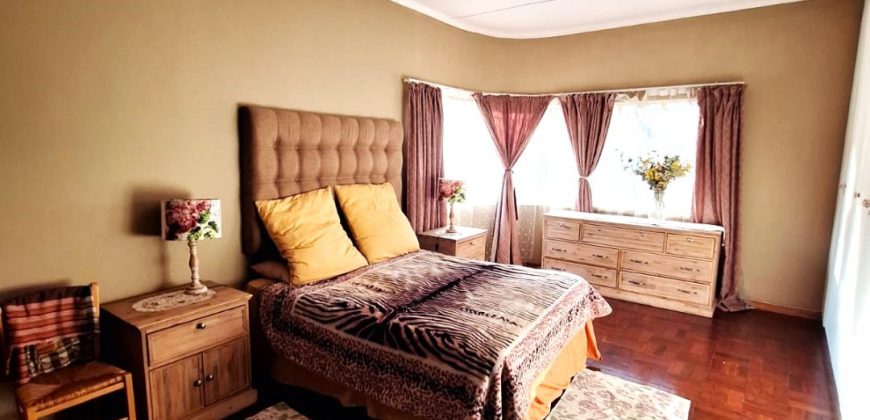 Secure and spacious 2 Bedroom Apartment in Cyrildene