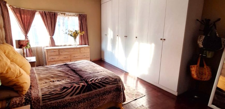 Secure and spacious 2 Bedroom Apartment in Cyrildene