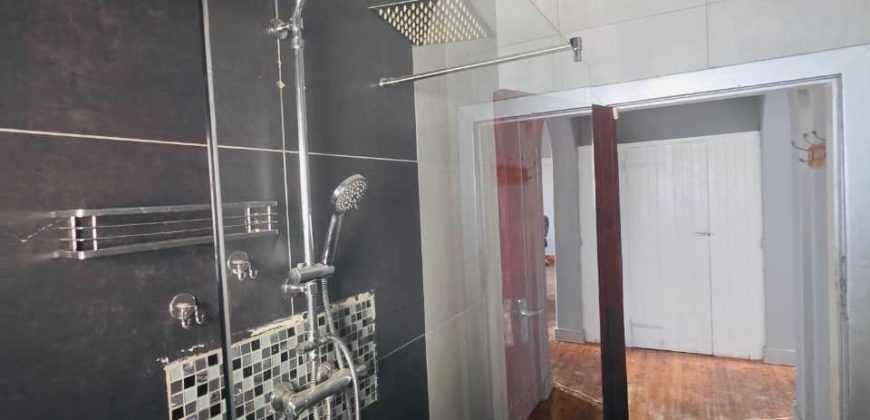 Comfortable living in Kensington.