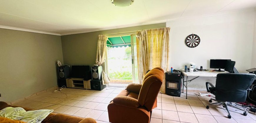 Family living with income potential in Homestead