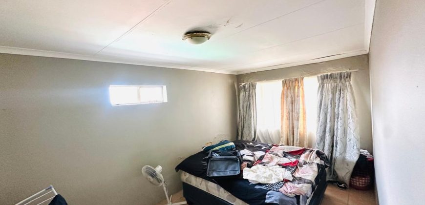 Family living with income potential in Homestead