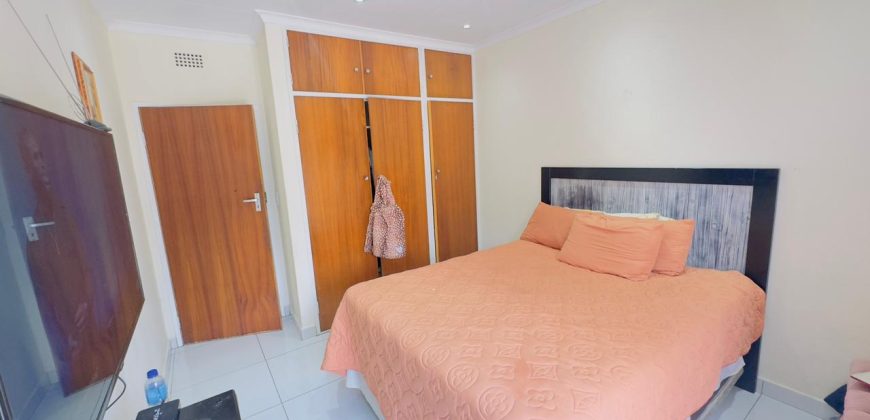 Six-Bedroom Duplex for Sale in a Secure Boom-Off Complex, Klippoortje Agricultural Lots, Germiston