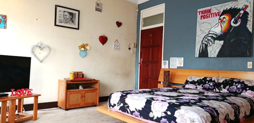 Well-sized Family Home with Pool and Office