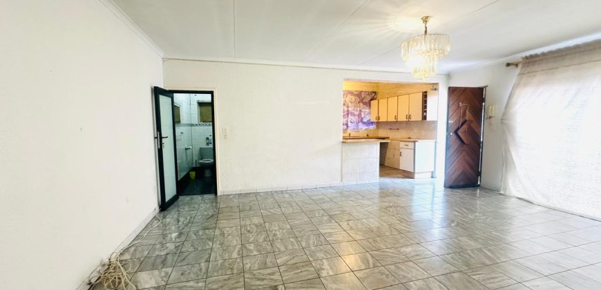 Family home with cottage in Kensington