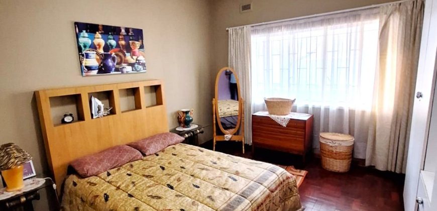 Secure and spacious 2 Bedroom Apartment in Cyrildene