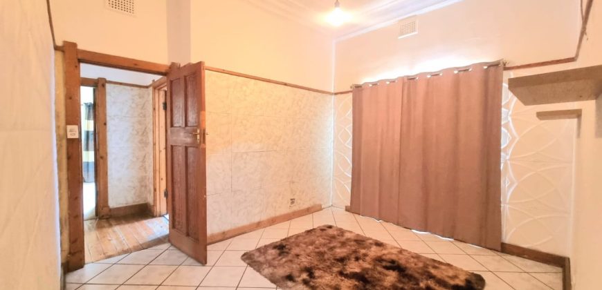 Spacious Family Home with Pool & Cottage