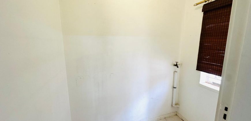 Family living with income potential in Homestead