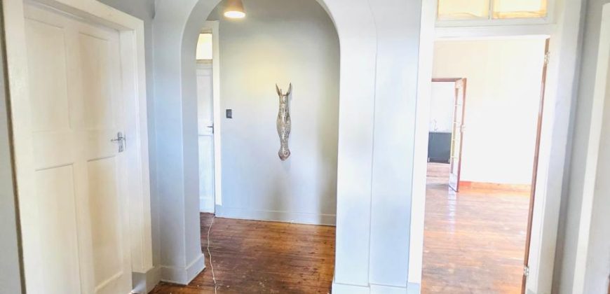 Comfortable living in Kensington.