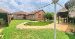 Spacious Family Home with Pool & Cottage