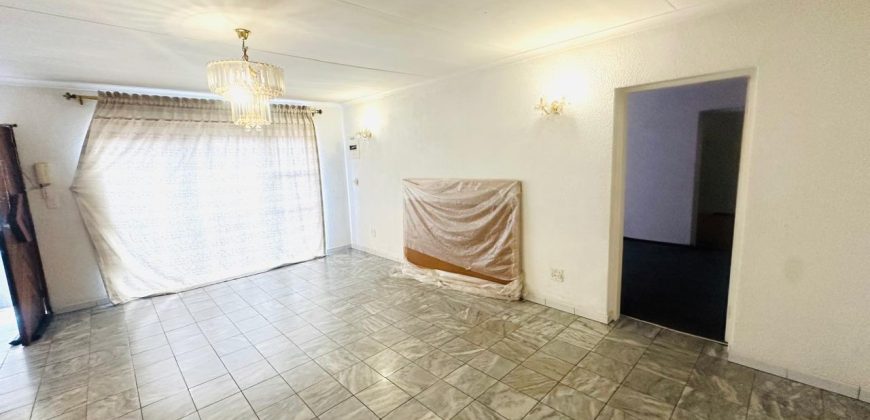 Family home with cottage in Kensington