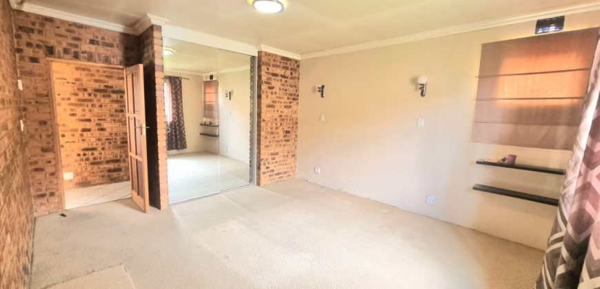 Spacious Family Home with Pool & Cottage