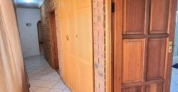 Spacious Family Home with Pool & Cottage