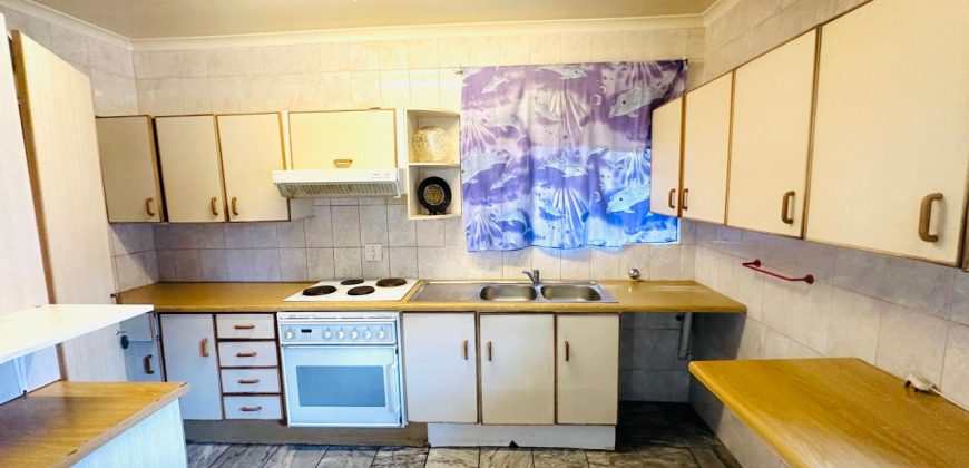 Family home with cottage in Kensington