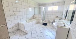 Spacious Family Home with Pool & Cottage