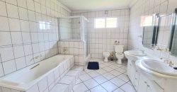 Spacious Family Home with Pool & Cottage