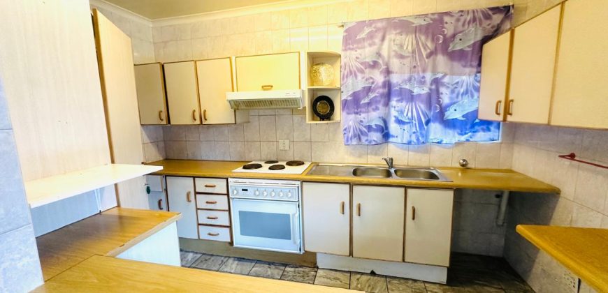 Family home with cottage in Kensington