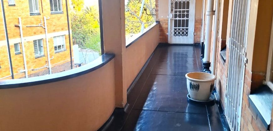 Secure and spacious 2 Bedroom Apartment in Cyrildene