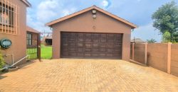 Spacious Family Home with Pool & Cottage