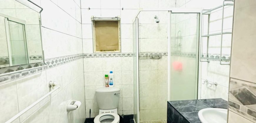 Family home with cottage in Kensington