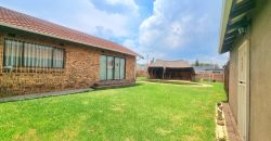 Spacious Family Home with Pool & Cottage